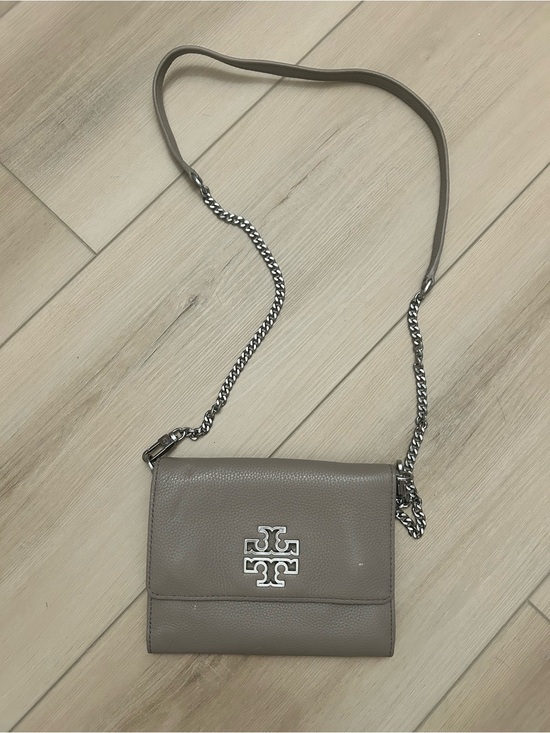 Tory Burch Handbags - Tory Burch Taupe Pebbled Leather Chain Crossbody